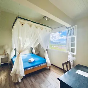 Et Sdb Privative Ylang Ylang Vue Mont Pelee Dans Maison Partagee Séjour chez l'habitant